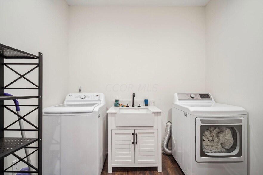 More Photos Of 4677 E Livingston Ave, Columbus Specialty For Sale