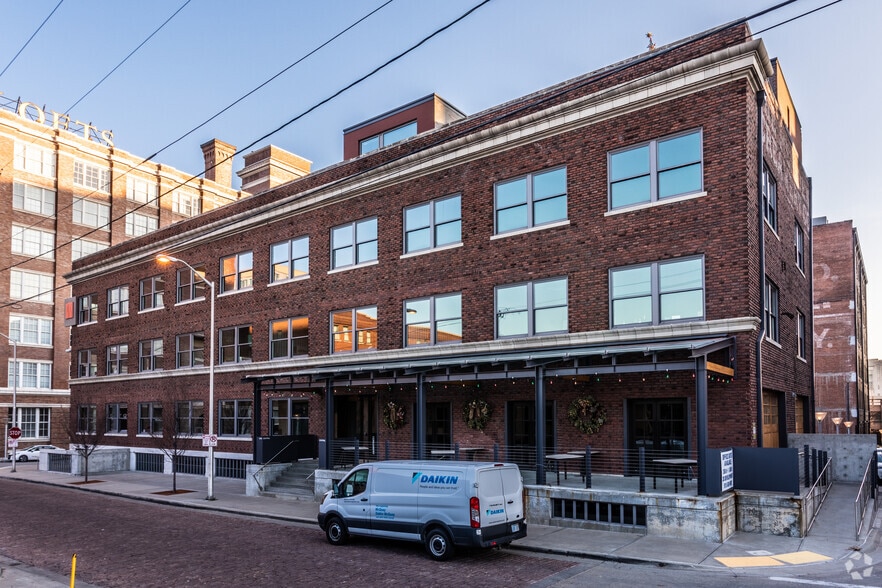 More Photos Of 2100 Central St, Kansas City Office For Lease