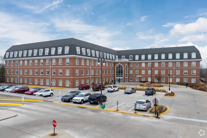 More Photos Of 908 N Elm St, Hinsdale Medical For Lease