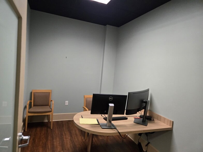 More Photos Of 710 Military Cutoff Rd, Wilmington Medical For Sale