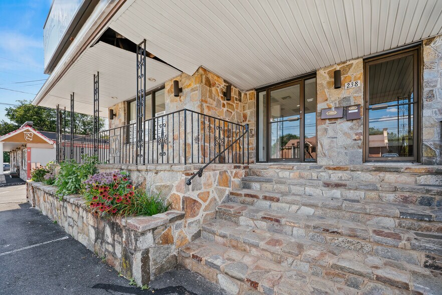 More Photos Of 238 New Britain Rd, Berlin Freestanding For Lease