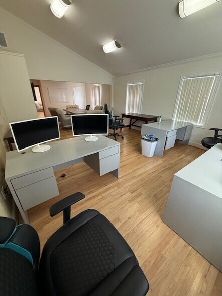 More Photos Of 4245 SW 109th Ave, Beaverton Office For Lease