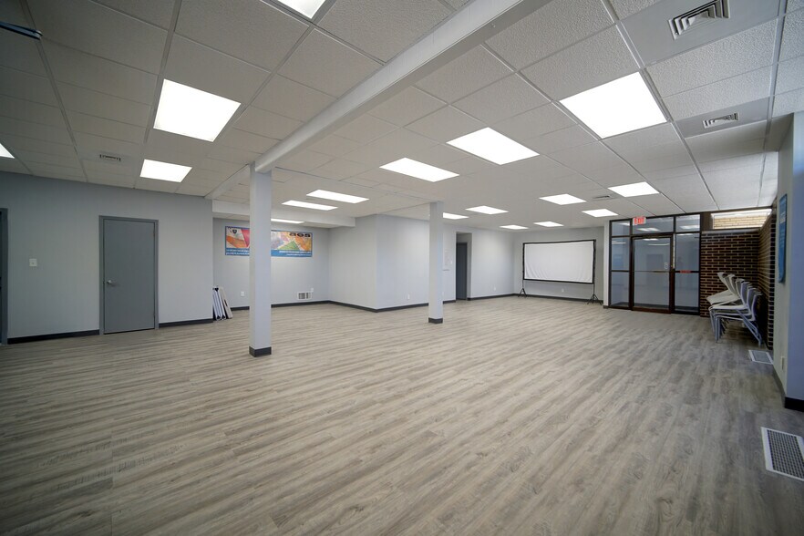 More Photos Of 844 169th St, Hammond Medical For Lease