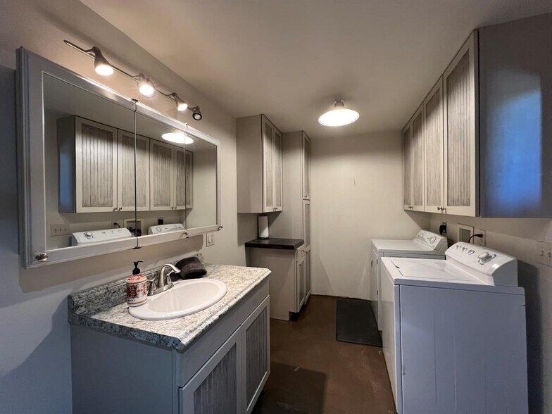 More Photos Of 700 Keogh Ct, Great Falls Light Distribution For Lease