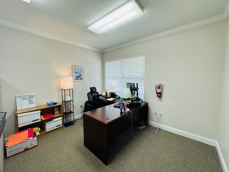 More Photos Of 6817 Southpoint Pky, Jacksonville Office For Sale