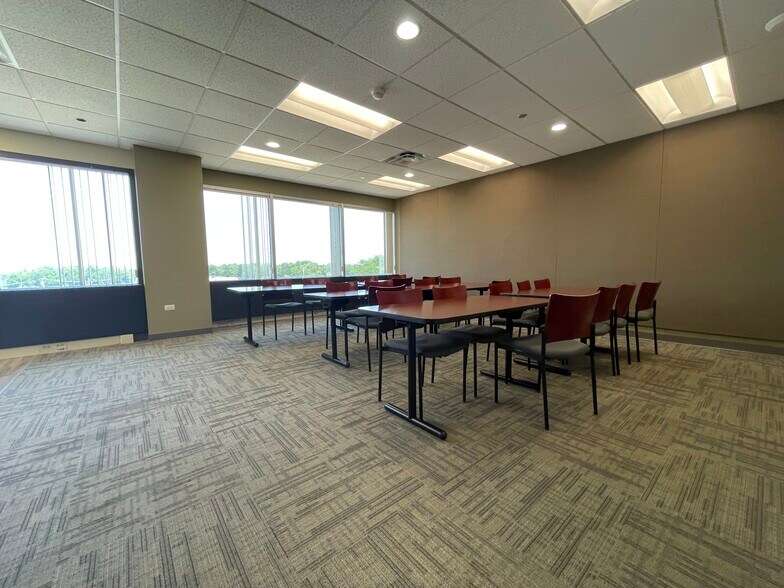 More Photos Of 4749 Lincoln Mall Dr, Matteson Office For Lease