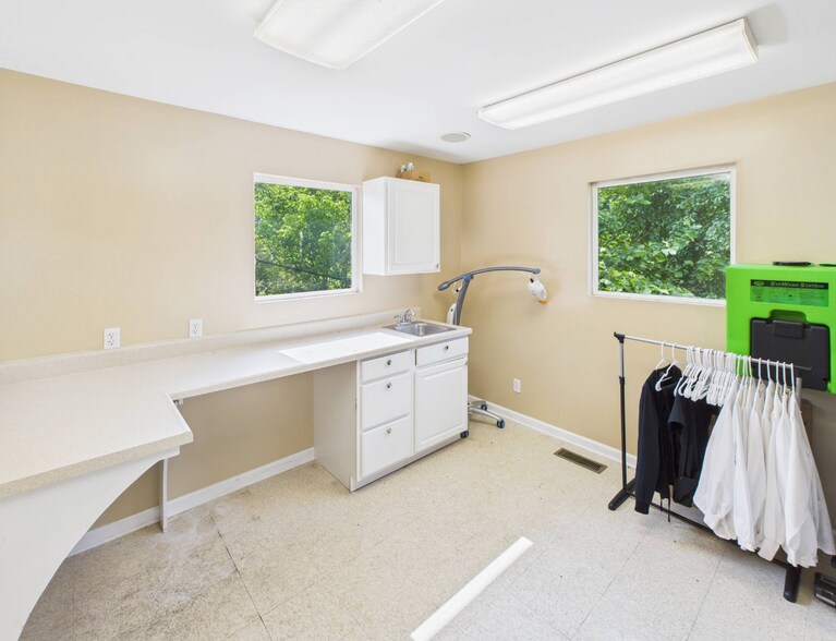 More Photos Of 319 Main St, Clay Medical For Sale