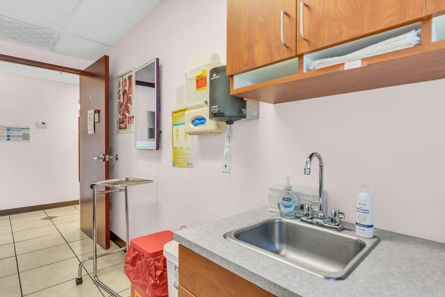 More Photos Of 515 Michigan Blvd, West Sacramento Medical For Sale