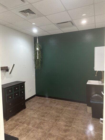 More Photos Of 136 N Orchard St, Ormond Beach General Retail For Lease