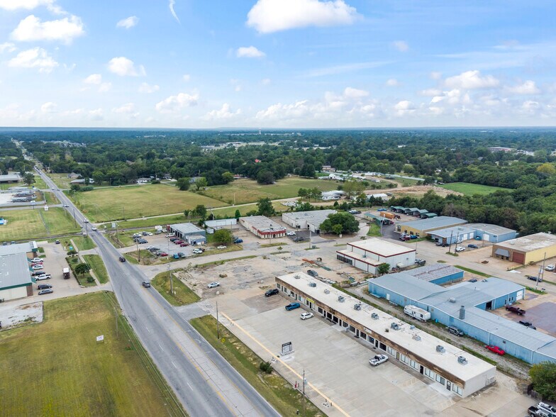 More Photos Of 800-804 S 9th St, Broken Arrow Unknown For Lease