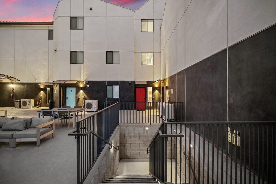 More Photos Of 2301 S Cloverdale Ave, Los Angeles Apartments For Sale