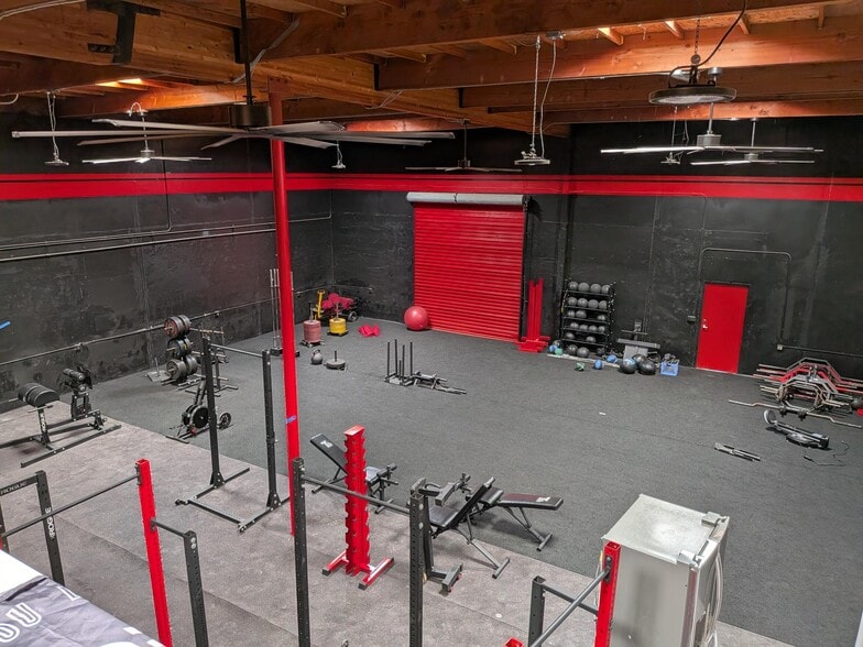 More Photos Of 5 Hangar Way, Watsonville Service For Lease