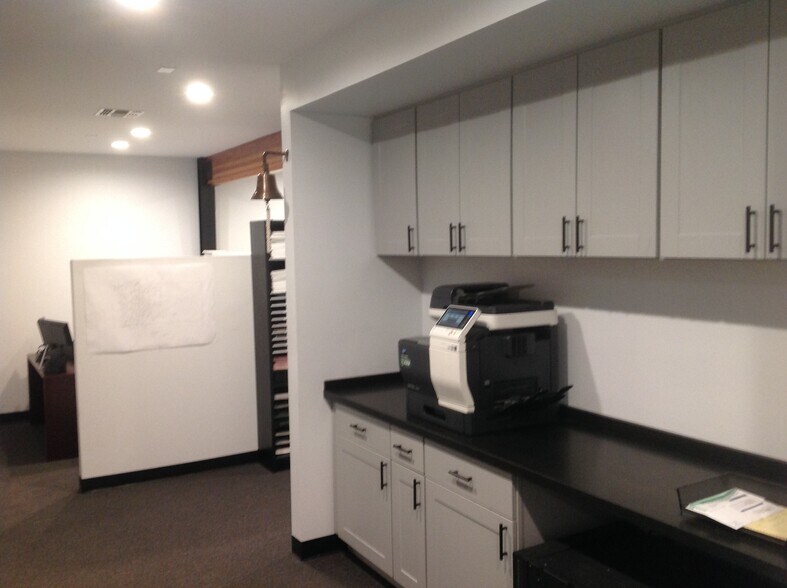 More Photos Of 4120 E Madison St, Phoenix Warehouse For Lease