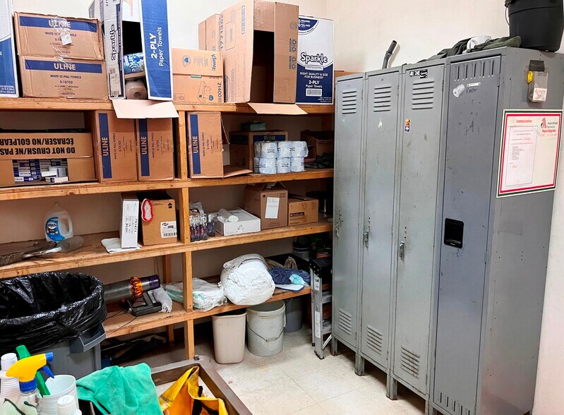 More Photos Of 506 James St, Brainerd Warehouse For Lease