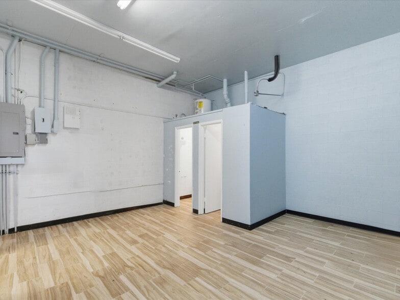 More Photos Of 5802 Evergreen Way, Everett Storefront Retail Office For Sale