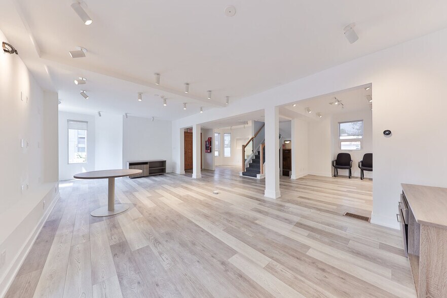 More Photos Of 15 Mississauga Rd S, Mississauga Office For Lease