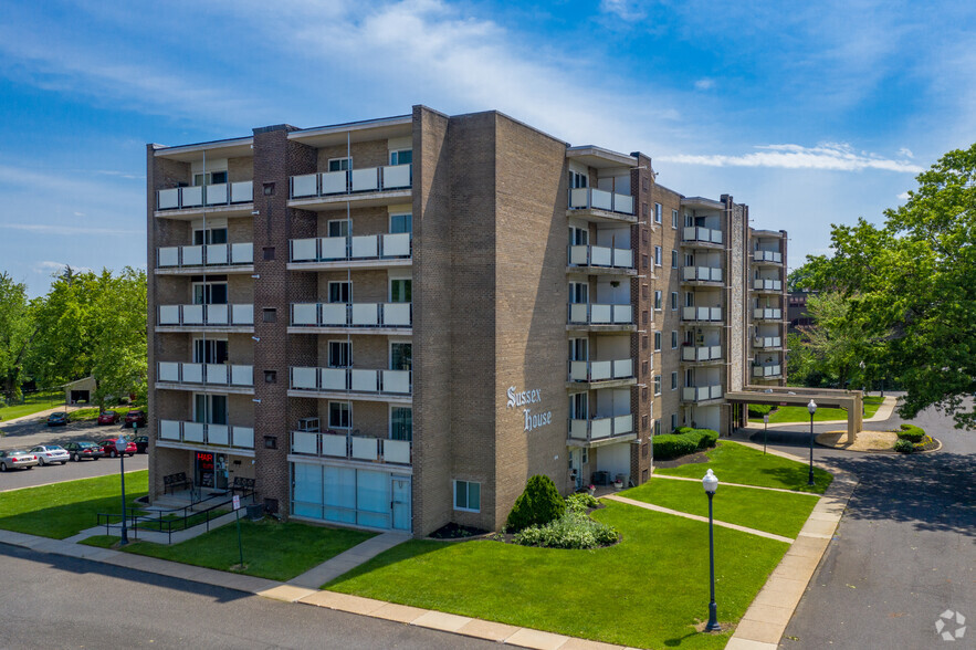 Primary Photo Of 1001 Kings Hwy N, Cherry Hill Apartments For Lease