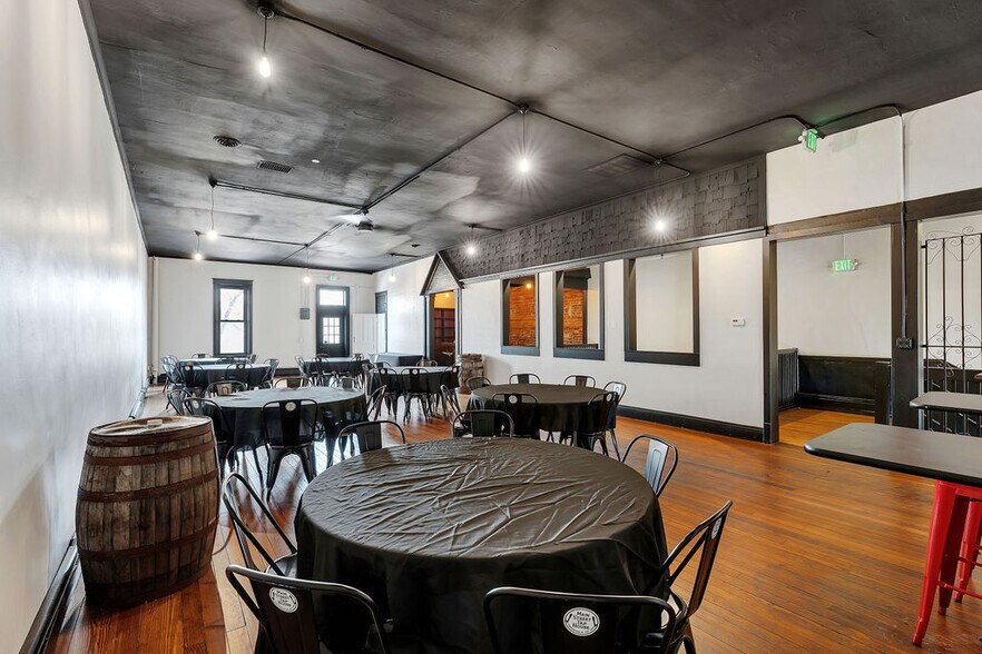 More Photos Of 119 S Calumet Ave, Chesterton Storefront Retail Residential For Lease