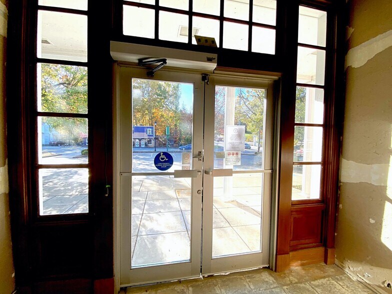 More Photos Of 368 Richland Ave, Athens General Retail For Sale