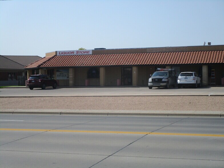 More Photos Of 1902-1906 E Mary St, Garden City Convenience Store For Lease