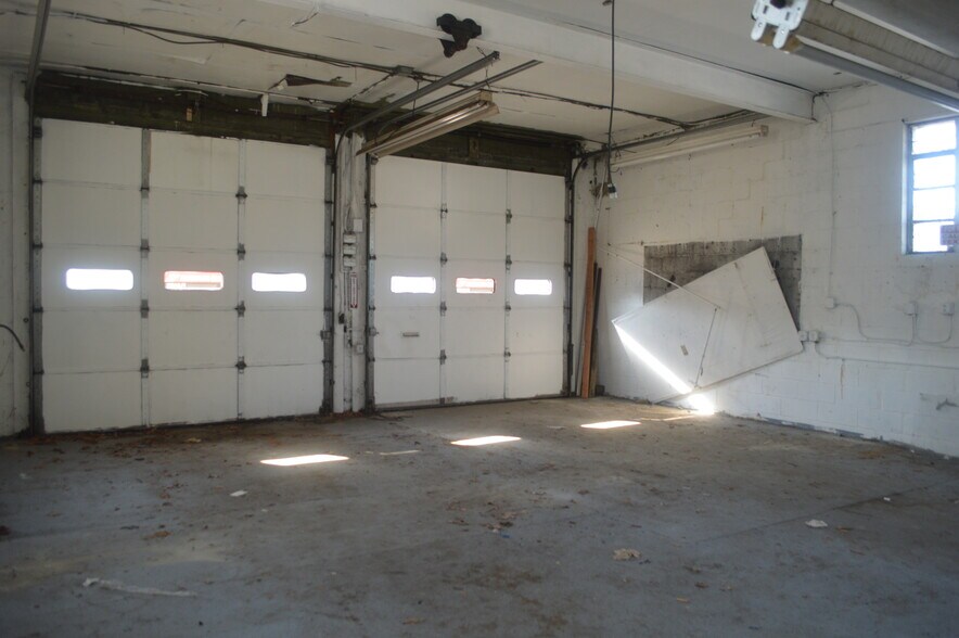 More Photos Of 5 Maple Ave, Oakland Warehouse For Lease