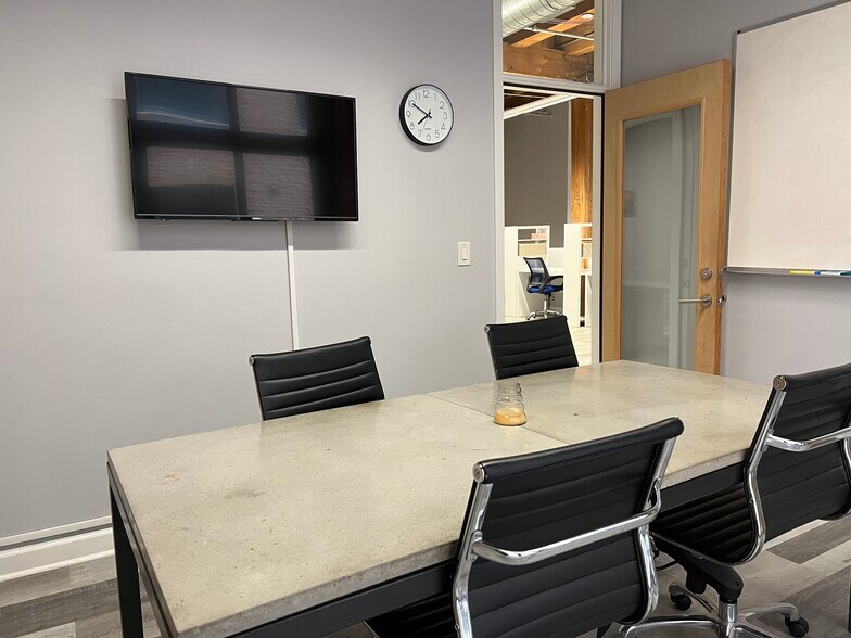 More Photos Of 824 W Superior St, Chicago Office Residential For Sale