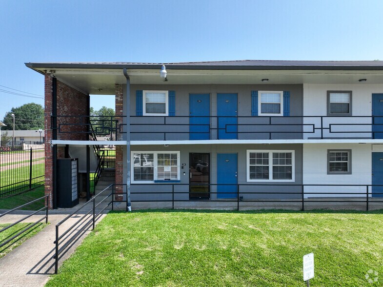 More Photos Of 700-712 N Jefferson St, Jackson Apartments For Sale