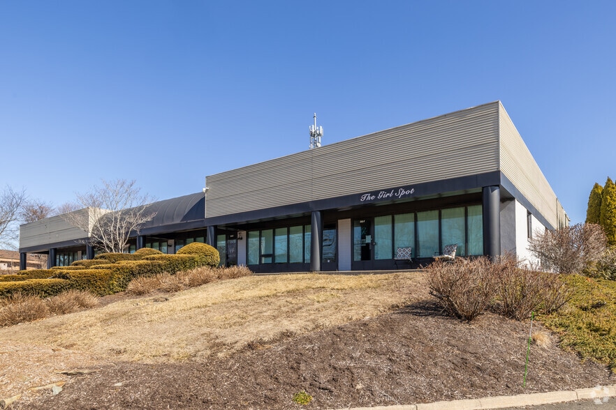 More Photos Of 260-264 Quarry Rd, Milford Light Manufacturing For Lease