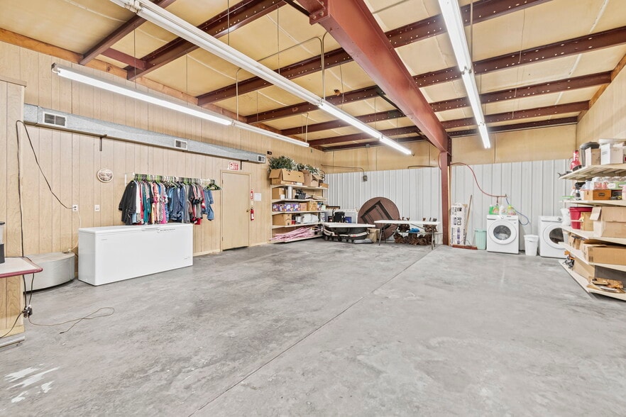 More Photos Of 3160 W Arrow St, Marshall Flex For Sale