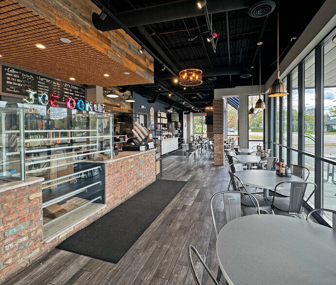 More Photos Of 720 E Rand Rd, Mount Prospect Fast Food For Sale