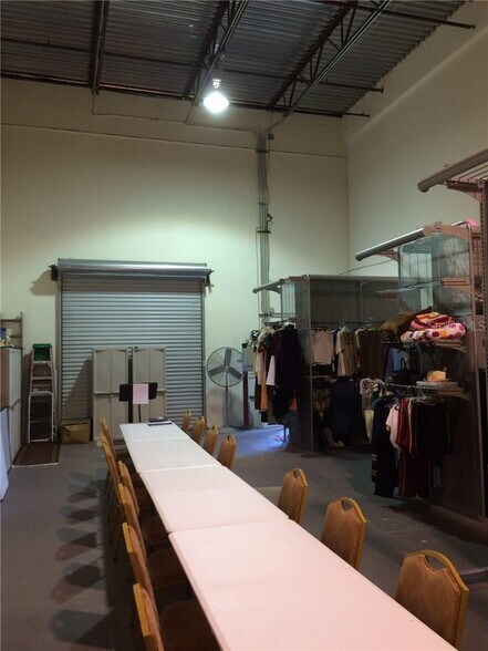 More Photos Of 6600-6626 Kingspointe Pky, Orlando Distribution For Lease