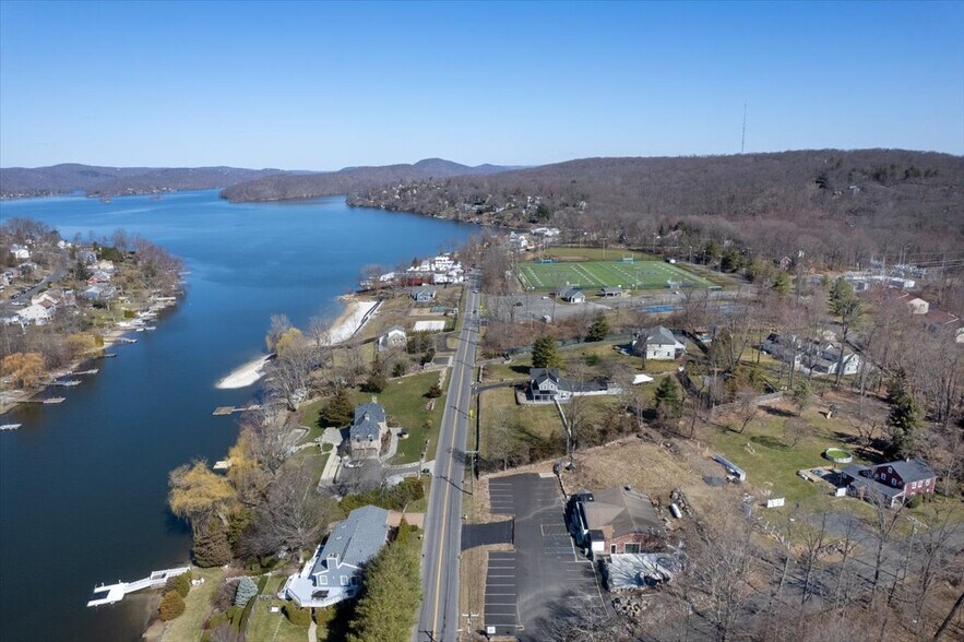 More Photos Of 439 Candlewood Lake Rd, Brookfield Freestanding For Sale