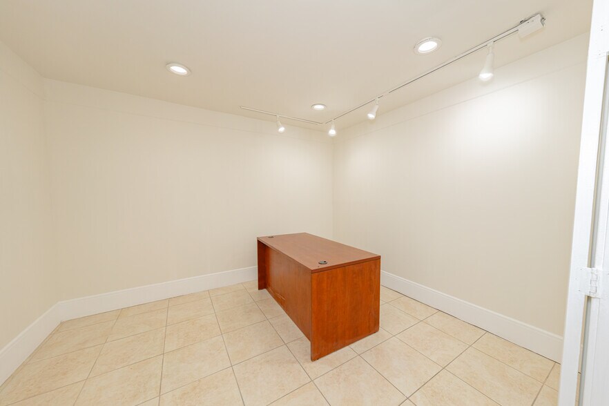More Photos Of 716 NW 7th Ave, Fort Lauderdale Warehouse For Lease
