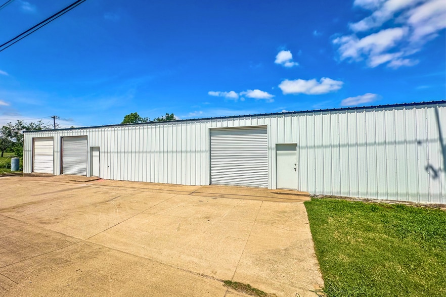 More Photos Of 140 Coin St, Fort Worth Warehouse For Sale