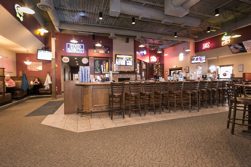 Primary Photo Of 1225 Timberlane Dr, Sauk Centre General Retail For Sale