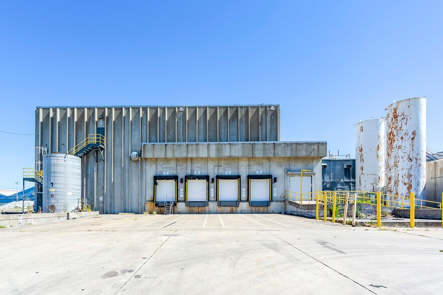 More Photos Of 201 Range Dr, Garland Warehouse For Lease