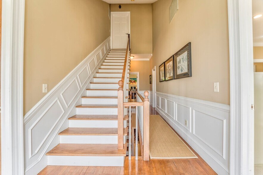 More Photos Of 417 Court St, Calhoun Office For Sale