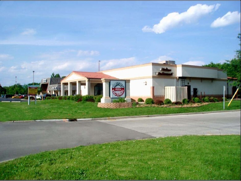 More Photos Of 5394 S 108th St, Hales Corners Restaurant For Lease