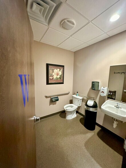 More Photos Of 142 Hampton Ct, Commerce Rehabilitation Center For Sale