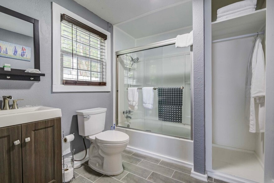 More Photos Of 1502 Market St, Galveston Hospitality For Sale