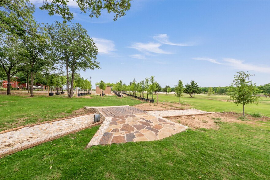 More Photos Of 1000 County Road 904, Joshua Golf Course Driving Range For Sale