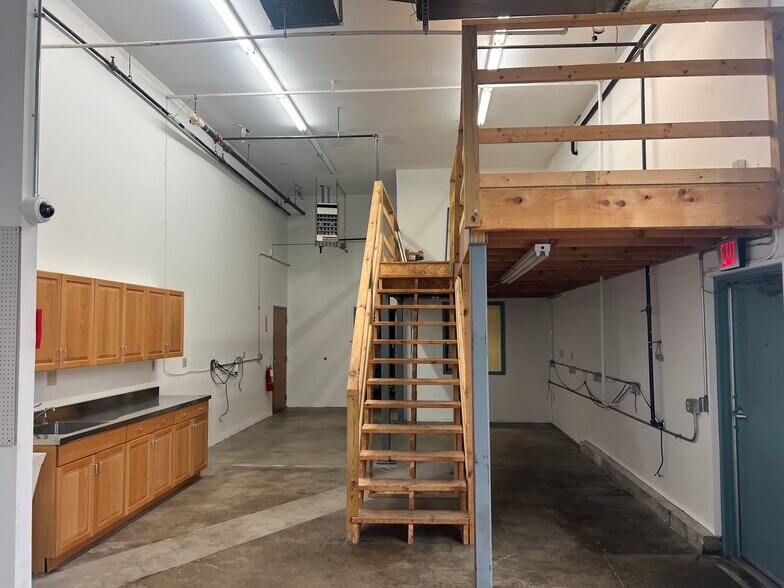 More Photos Of 59 Chennel Dr, Concord Office For Sale