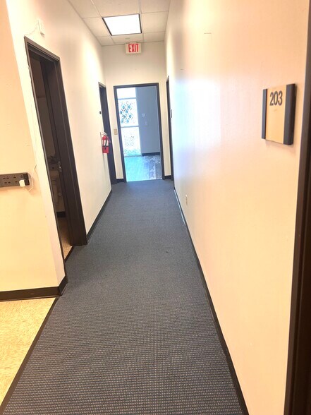 More Photos Of 202-204 N Dooley St, Grapevine Medical For Sale