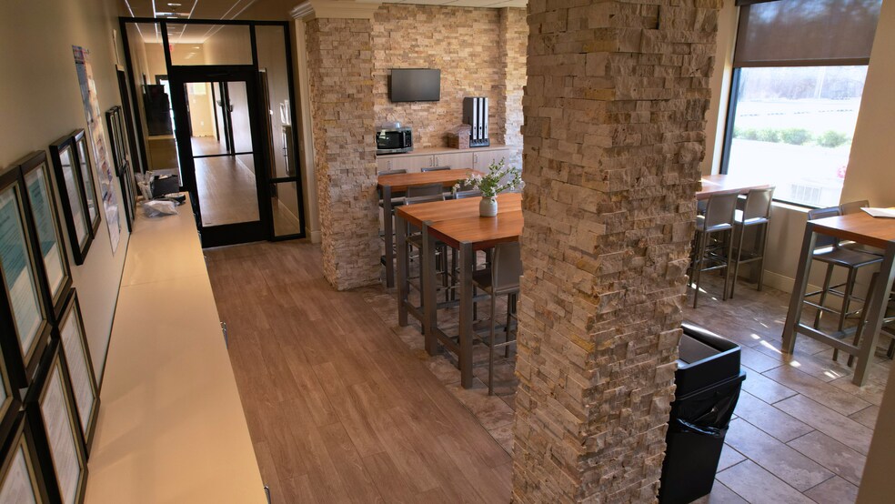 More Photos Of 4850 Northshore Ln, North Little Rock Office For Sale