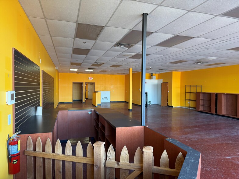 More Photos Of 11309 W 143rd St, Orland Park Unknown For Lease