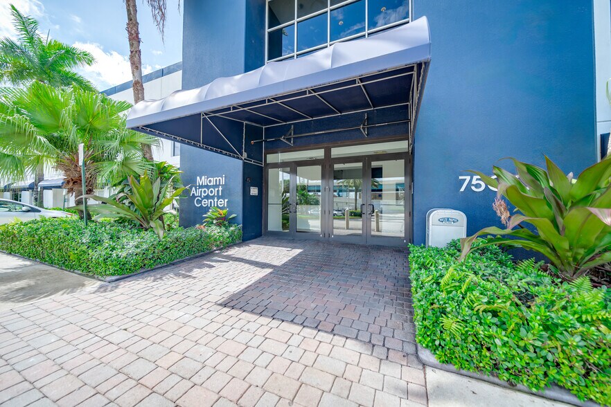 More Photos Of 7500 NW 25th St, Miami Office For Lease