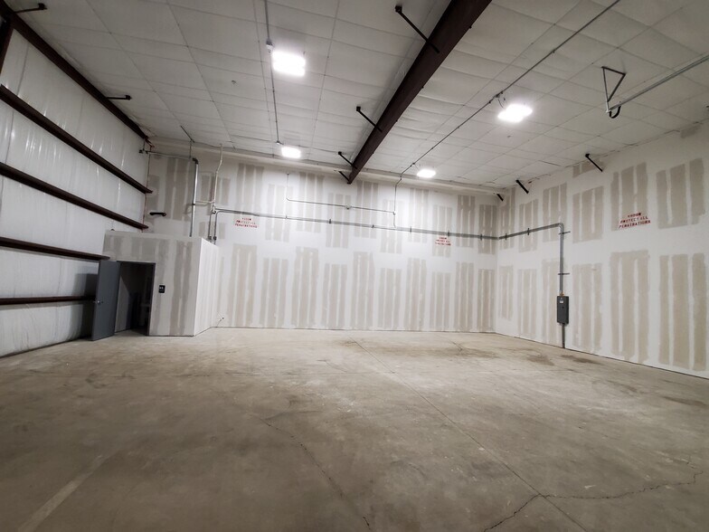 More Photos Of 5103 Unicon Dr, Wake Forest Industrial For Lease