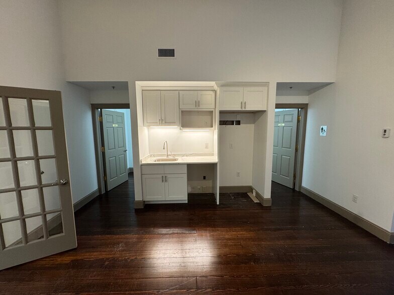 More Photos Of 220 Fayetteville St, Raleigh Office Residential For Lease