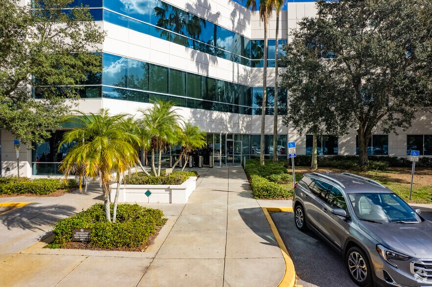 More Photos Of 636 Grand Regency Blvd, Brandon Office For Sale