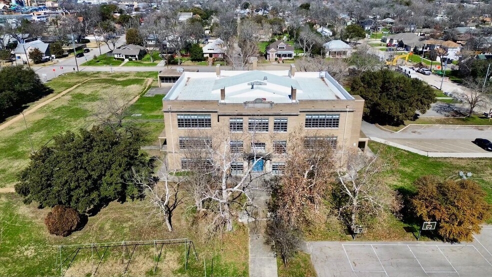 Primary Photo Of 216 E College St, Seguin Flex For Sale